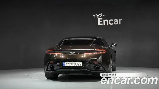 Aston Martin DB11 2020 thumb 2