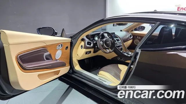 Aston Martin DB11 2020 thumb 4