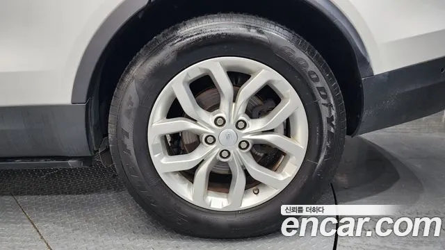 Land Rover Discovery 2019 thumb 11