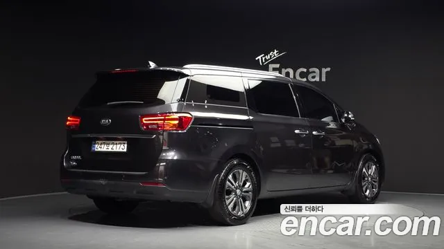 Kia Carnival 2018 thumb 5