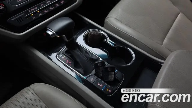 Kia Carnival 2018 thumb 10