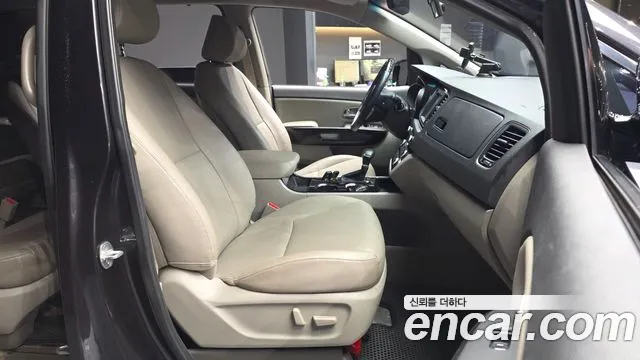 Kia Carnival 2018 thumb 11
