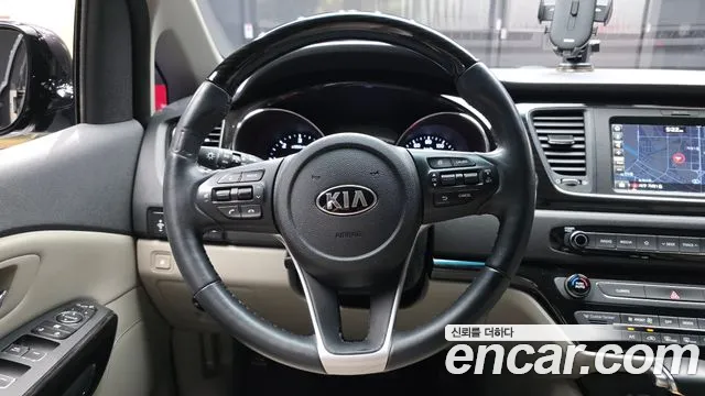 Kia Carnival 2018 thumb 2