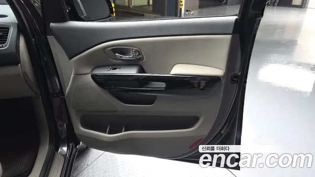 Kia Carnival 2018 thumb 6