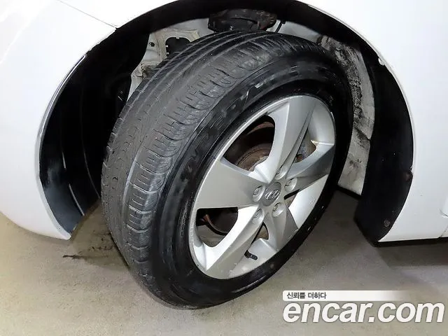 Hyundai Avante 2011 thumb 2