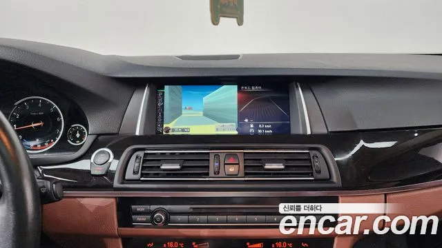 BMW 5 серии 2016 thumb 12