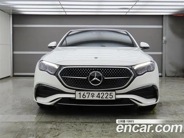 Mercedes-Benz E-Class 2025 thumb 2