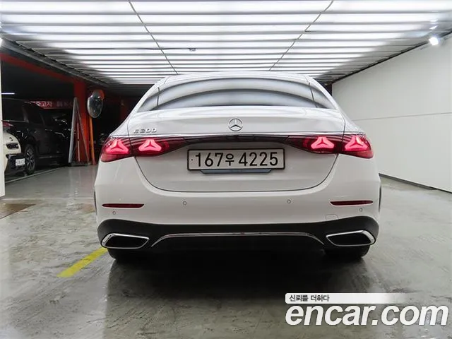 Mercedes-Benz E-Class 2025 thumb 7
