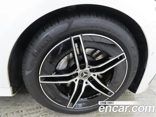 Mercedes-Benz E-Class 2025 thumb 11