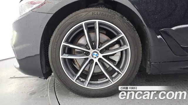 BMW 5 серии 2017 thumb 2