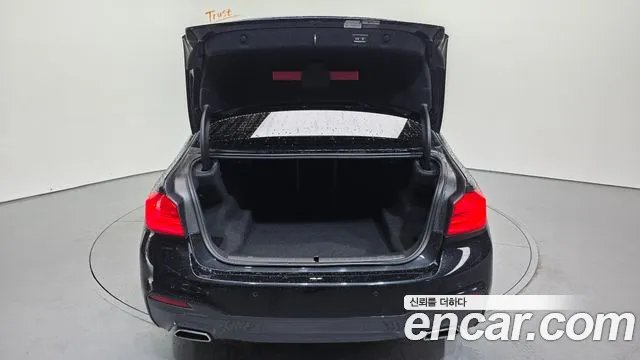 BMW 5 серии 2017 thumb 4