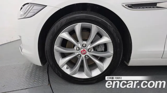 Jaguar XF 2019 thumb 4
