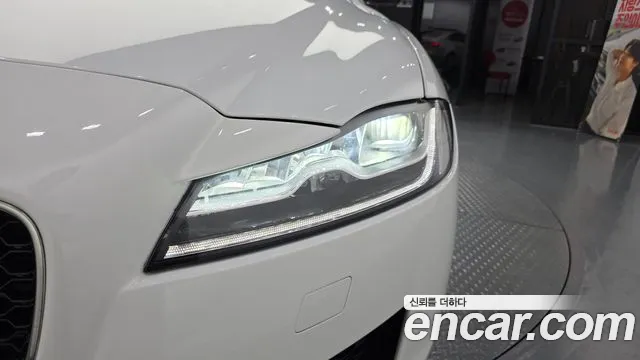 Jaguar XF 2019 thumb 5