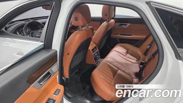 Jaguar XF 2019 thumb 2