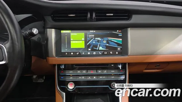 Jaguar XF 2019 thumb 11