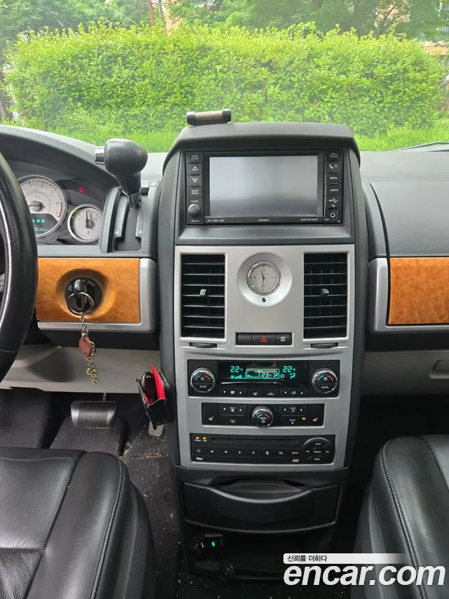 Chrysler Grand Voyager 2009 thumb 2