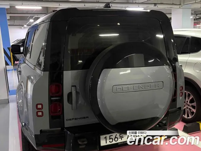 Land Rover Defender 2023 thumb 3
