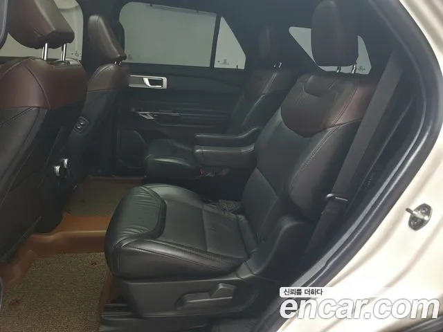 Ford Explorer 2021 thumb 9
