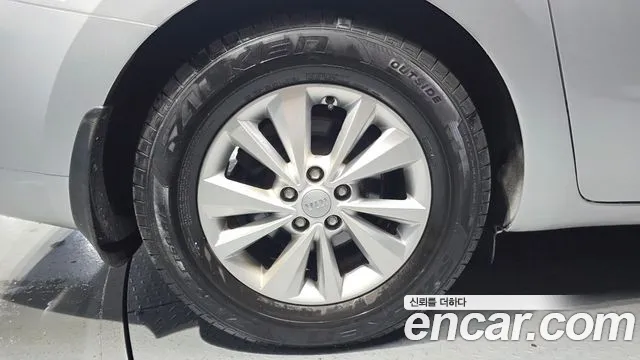 Kia Carnival 2015 thumb 2