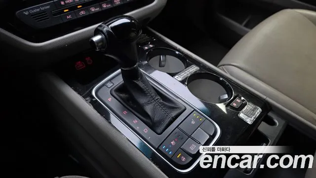 Kia Carnival 2015 thumb 12