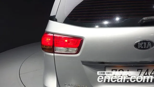 Kia Carnival 2015 thumb 5