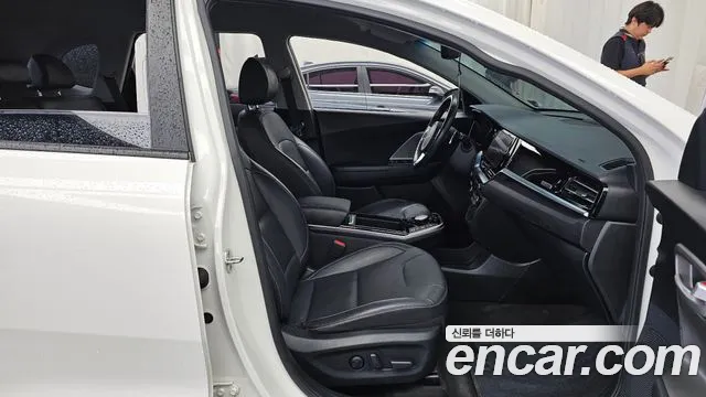 Kia Niro Plus 2022 thumb 4