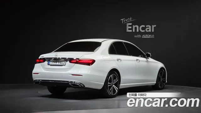 Mercedes-Benz E-Class 2022 thumb 5