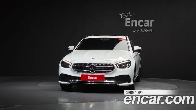 Mercedes-Benz E-Class 2022 thumb 6