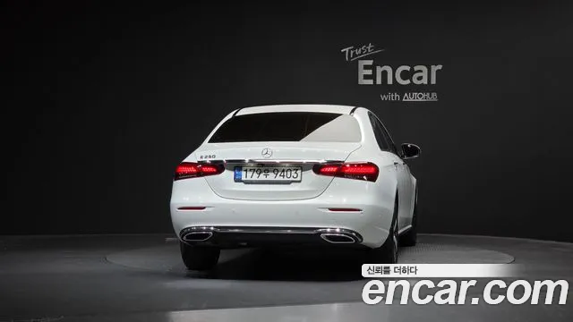 Mercedes-Benz E-Class 2022 thumb 7