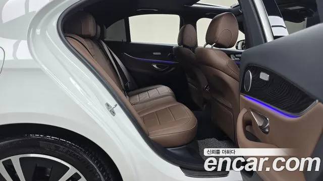 Mercedes-Benz E-Class 2022 thumb 12