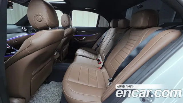 Mercedes-Benz E-Class 2022 thumb 2