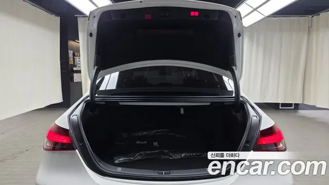 Mercedes-Benz E-Class 2022 thumb 9