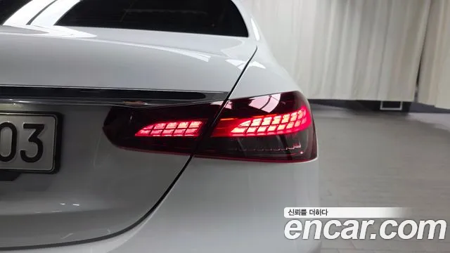Mercedes-Benz E-Class 2022 thumb 3