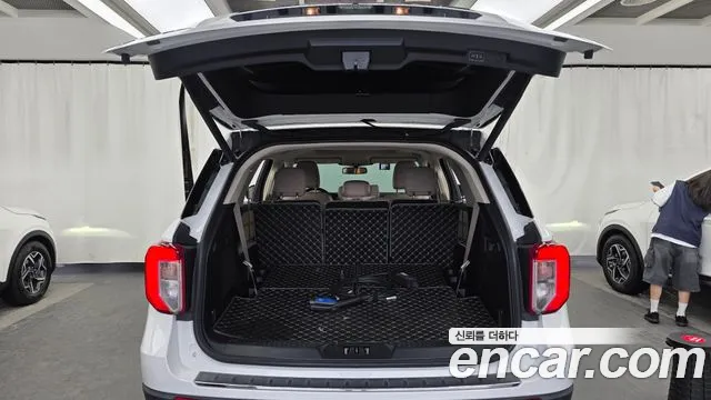 Ford Explorer 2021 thumb 3