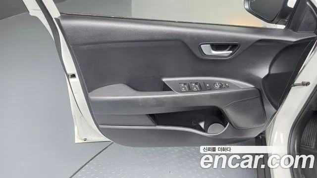 Kia Stonic 2018 thumb 6