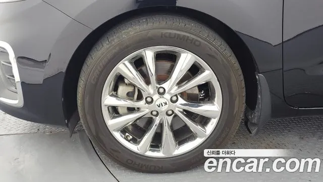 Kia Carnival 2018 thumb 2