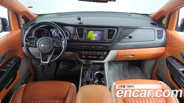 Kia Carnival 2018 thumb 3