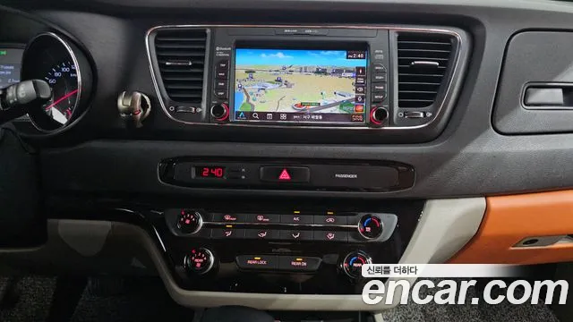 Kia Carnival 2018 thumb 6