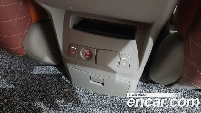 Kia Carnival 2018 thumb 4