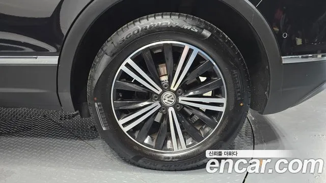 Volkswagen Tiguan 2019 thumb 3