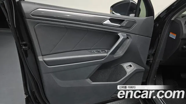 Volkswagen Tiguan 2019 thumb 4