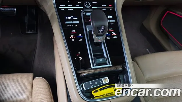 Porsche Panamera 2018 thumb 12