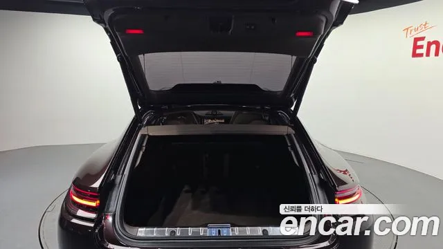 Porsche Panamera 2018 thumb 10