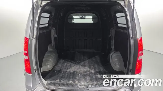 Hyundai Staria 2018 thumb 3