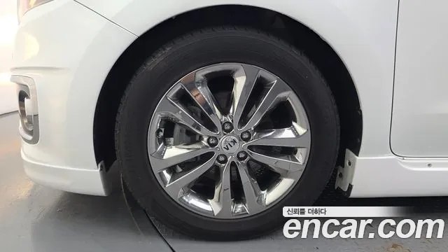 Kia Carnival 2017 thumb 2