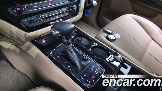Kia Carnival 2017 thumb 9