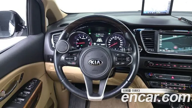 Kia Carnival 2017 thumb 6