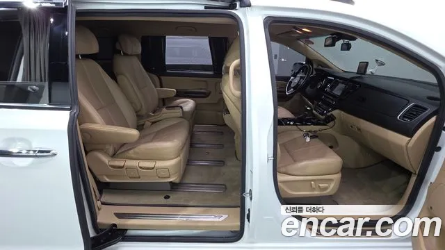 Kia Carnival 2017 thumb 7