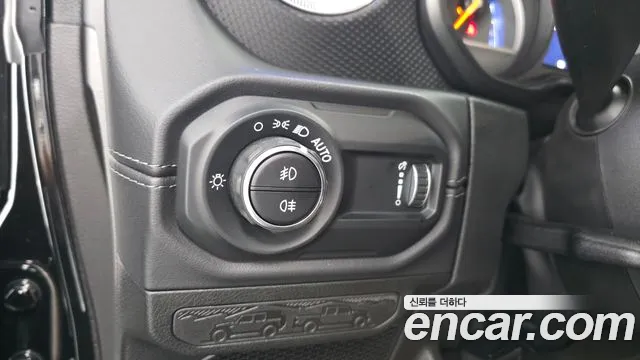 Jeep Wrangler 2025 thumb 9
