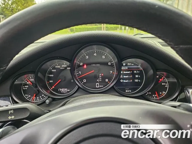 Porsche Panamera 2013 thumb 11